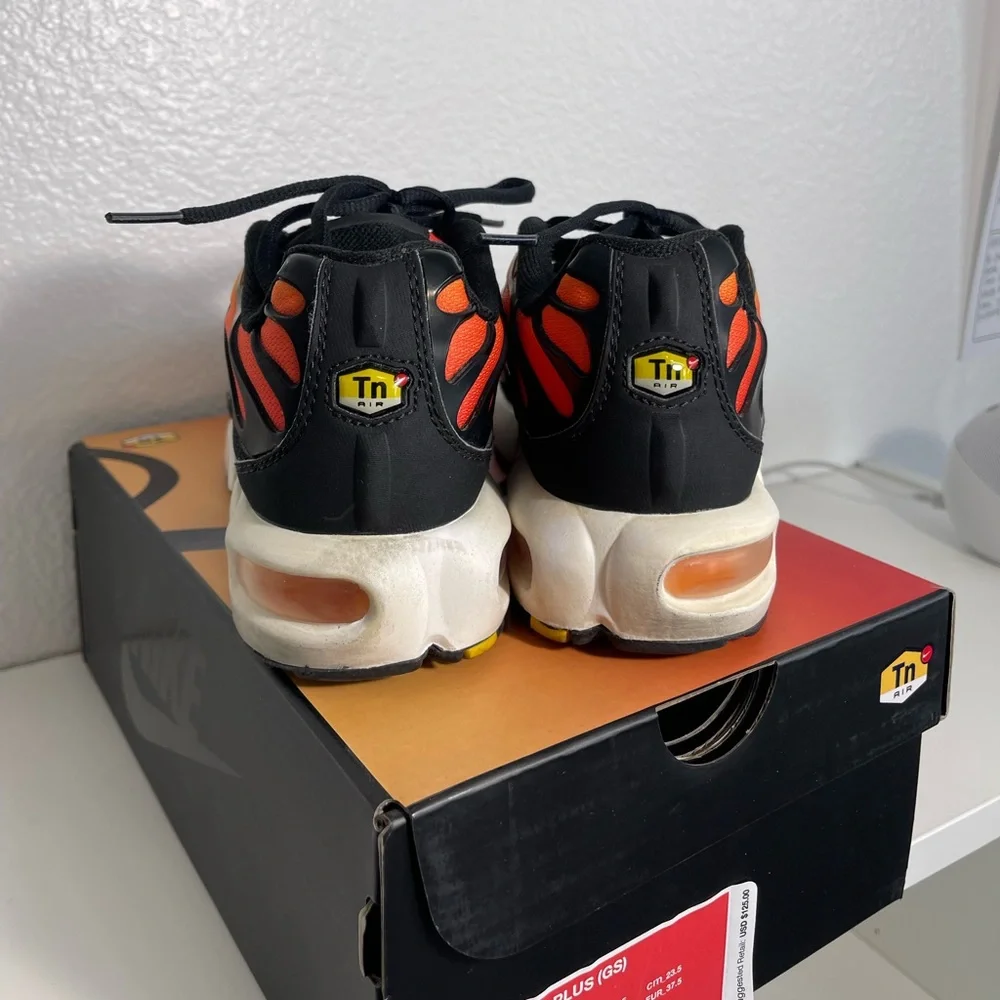 Nike AIRMAX Plus Sunset Sneakers Black and Orange Flame GS - Picture 5 of 11